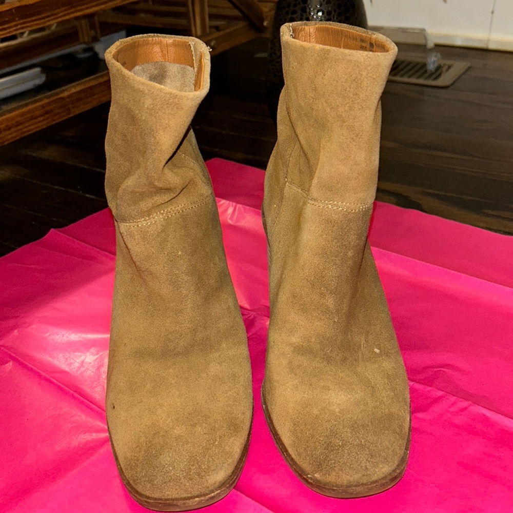 Lucky Brand / 8 1/2 US or 39 European / Tan